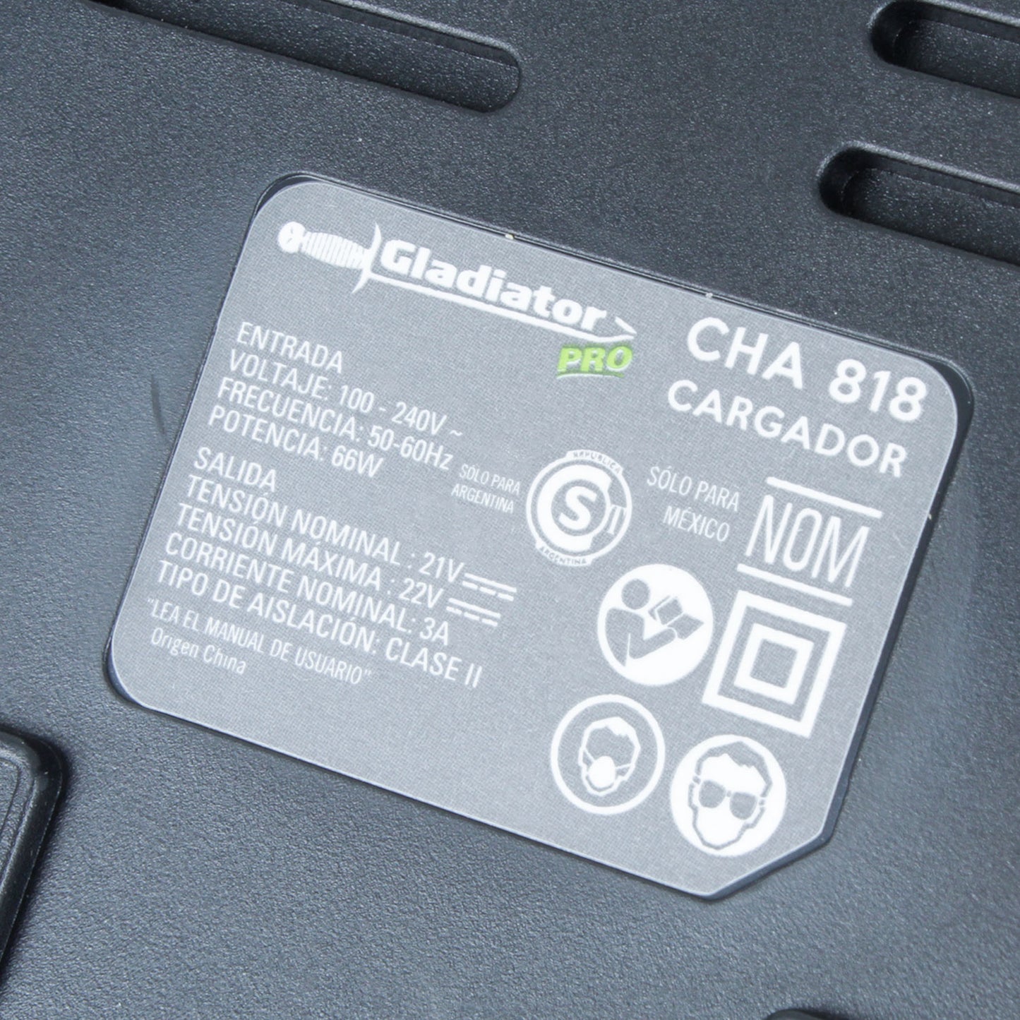 Cargador Familia 18V Gladiator 18V CHA 818